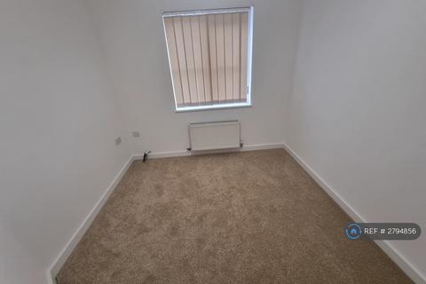 4 bedroom terraced house to rent, Sorrell Gardens, Newcastle, ST5