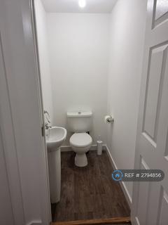 4 bedroom terraced house to rent, Sorrell Gardens, Newcastle, ST5