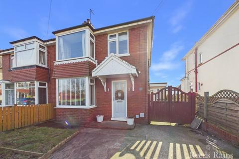 3 bedroom semi-detached house for sale, Scholes Park Drive, North Yorkshire YO12