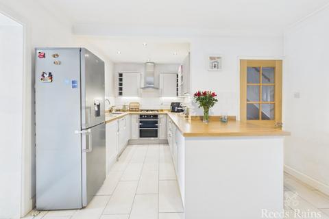 3 bedroom semi-detached house for sale, Scholes Park Drive, North Yorkshire YO12