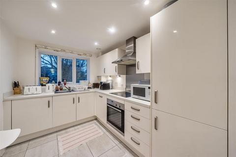 2 bedroom apartment for sale, Hythe Road, Surbiton