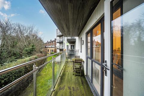 2 bedroom apartment for sale, Hythe Road, Surbiton