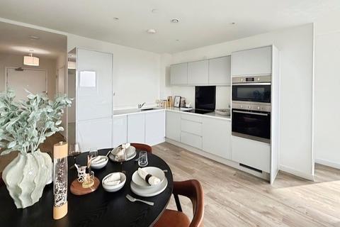 2 bedroom flat to rent, Riverview, Staines TW18