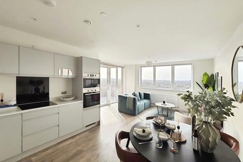 2 bedroom flat to rent, Riverview, Staines TW18