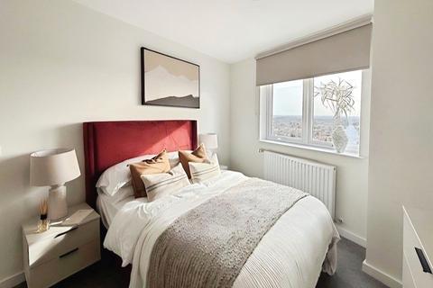 2 bedroom flat to rent, Riverview, Staines TW18