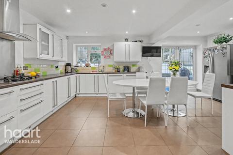 5 bedroom detached house for sale, Chestnut Avenue, Walderslade
