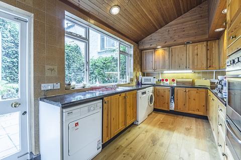 3 bedroom apartment to rent, Queen's Gate Gardens South Kensington SW7