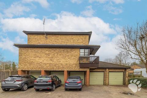 2 bedroom flat for sale, Courtney Park Road, Basildon SS16