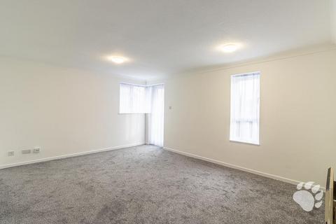 2 bedroom flat for sale, Courtney Park Road, Basildon SS16