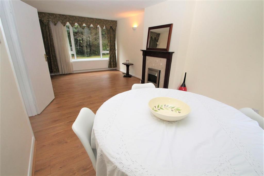Living room 2.JPG