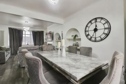 4 bedroom terraced house to rent, Leamington Avenue, Morden, SM4