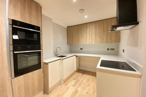 3 bedroom apartment to rent, Castlebar Road, Ealing