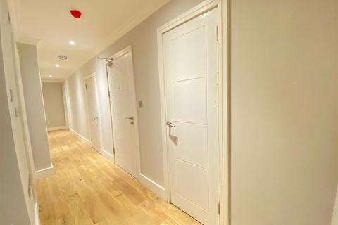 3 bedroom apartment to rent, Castlebar Road, Ealing