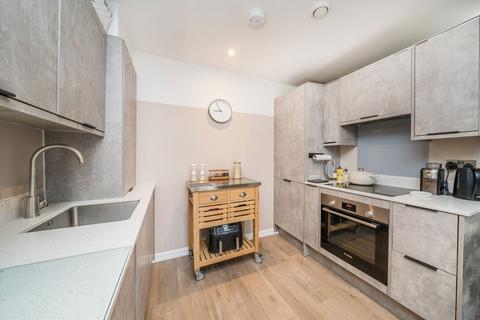 2 bedroom flat for sale, Kingston Road, London SW20