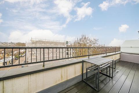 2 bedroom flat for sale, Kingston Road, London SW20
