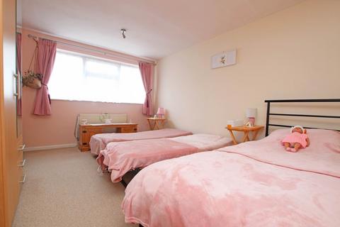 2 bedroom detached bungalow for sale, Burton Road, Eastbourne, BN21 2RE