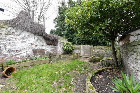 4 bedroom end of terrace house for sale, Trinity Square, Margate CT9