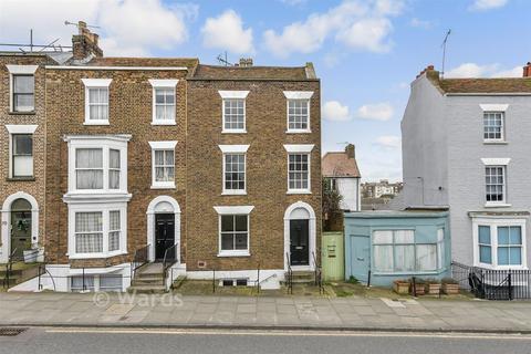 4 bedroom end of terrace house for sale, Trinity Square, Margate CT9