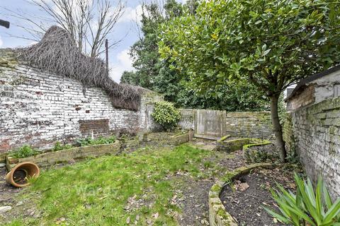 4 bedroom end of terrace house for sale, Trinity Square, Margate CT9