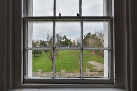 4 bedroom end of terrace house for sale, Trinity Square, Margate CT9