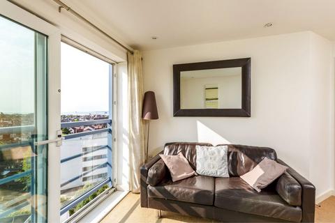 1 bedroom flat to rent, The Crescent, Gunwharf Quays, Portsmouth, PO1