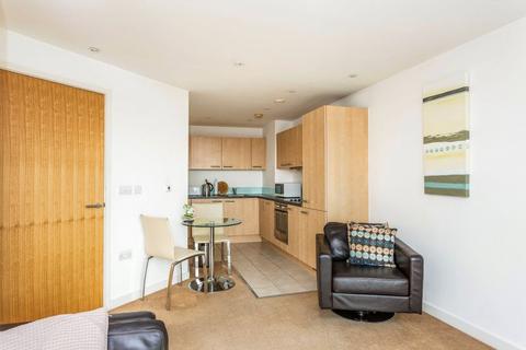 1 bedroom flat to rent, The Crescent, Gunwharf Quays, Portsmouth, PO1