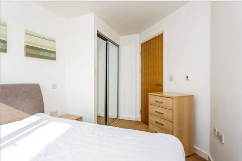 1 bedroom flat to rent, The Crescent, Gunwharf Quays, Portsmouth, PO1