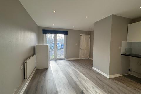 Studio to rent, Wickham Lane, London