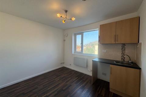 Studio to rent, Wickham Lane, London