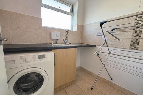 Studio to rent, Wickham Lane, London