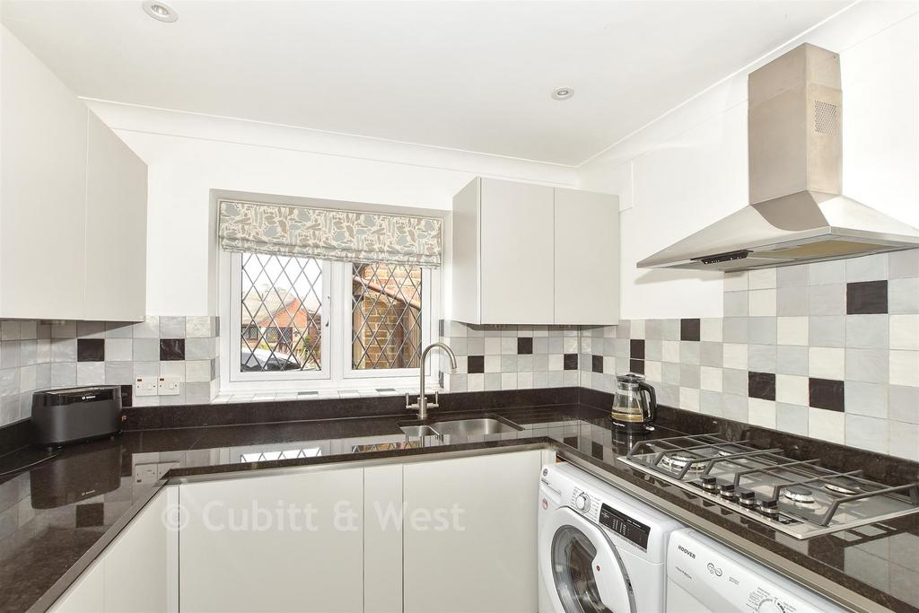 Kitchen/ Dining Room