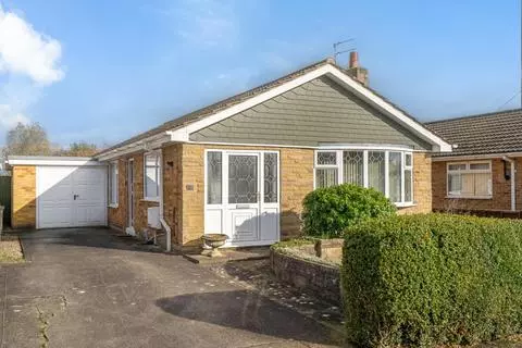 2 bedroom detached bungalow for sale, York
