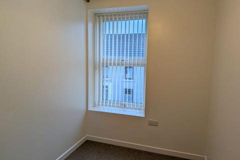 2 bedroom flat to rent, Bryn Road, Llanelli