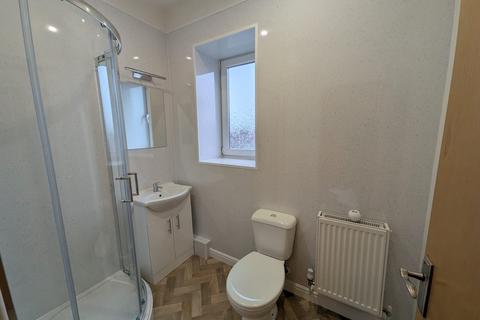 2 bedroom flat to rent, Bryn Road, Llanelli