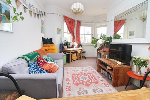2 bedroom flat for sale, First Avenue, Hove.