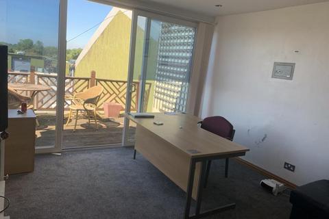 Industrial unit to rent, College Rd N Aylesbury HP22 5EZ