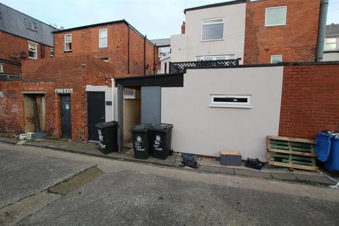 Retail property (high street) to rent, 12 East Parade Whitley Bay NE26 1AP