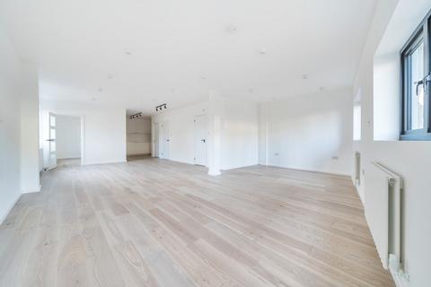 Industrial unit to rent, 158-160 Ravenscroft Rd Beckenham BR3 4TW