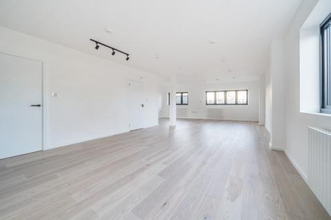 Industrial unit to rent, 158-160 Ravenscroft Rd Beckenham BR3 4TW