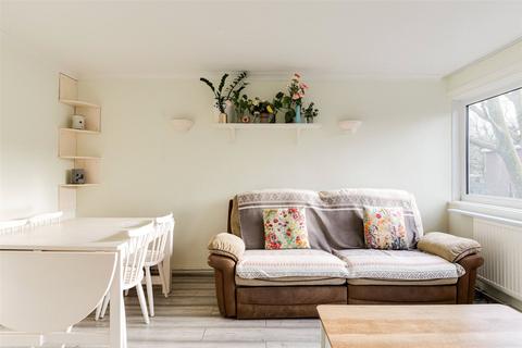 2 bedroom apartment to rent, Shetland Road, London E3