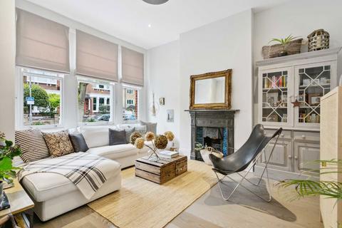 5 bedroom terraced house to rent, Ravenslea Road, London SW12