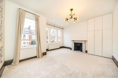 5 bedroom terraced house to rent, Ravenslea Road, London SW12