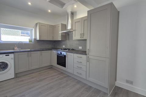 2 bedroom terraced house to rent, South Road, Fratton