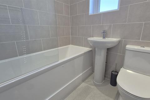 2 bedroom terraced house to rent, South Road, Fratton