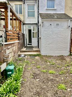 3 bedroom flat to rent, Angle Road, Grays RM20