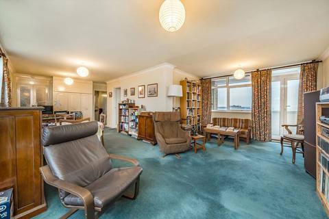 2 bedroom flat for sale, The Knoll, London W13