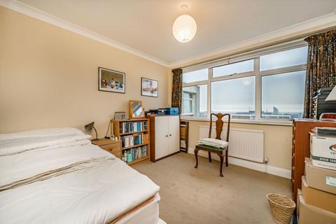 2 bedroom flat for sale, The Knoll, London W13
