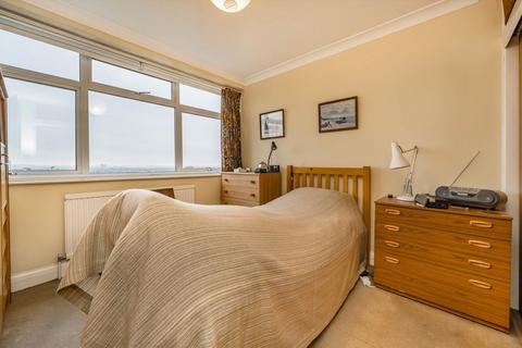 2 bedroom flat for sale, The Knoll, London W13