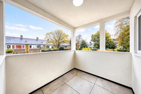 2 bedroom flat for sale, Portelet Road, London
