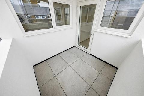 2 bedroom flat for sale, Portelet Road, London